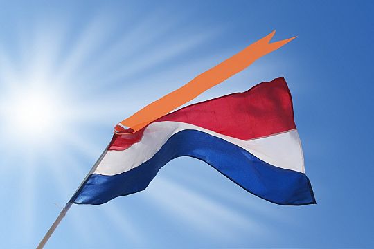 nederlandse-vlag-rood-wit-blauw-oranje-bevrijdingsdag-1651579596.jpg